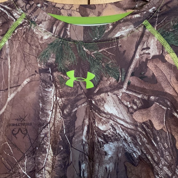 Under Armour shirt size youth large - Picture 2 of 4